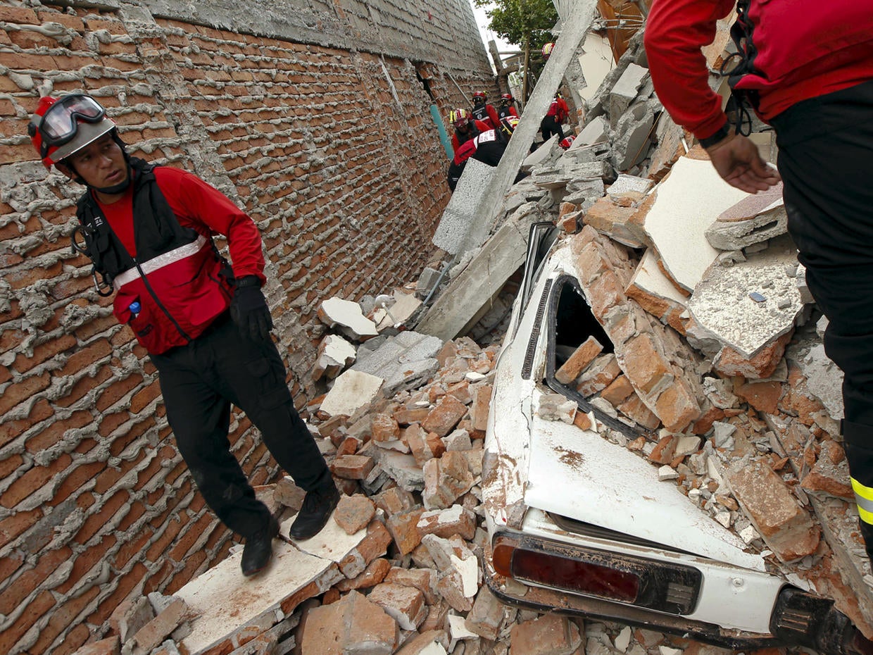 Hundreds killed in Ecuador earthquake