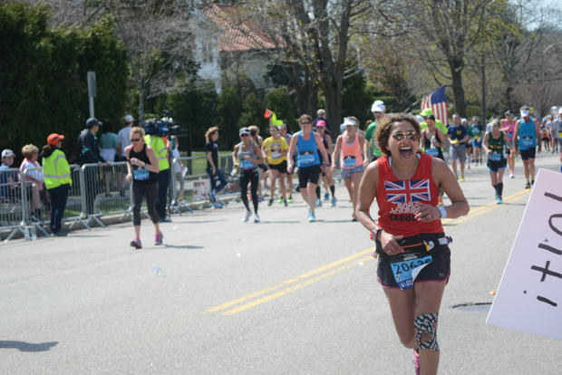 ridiculously-photogenic-heartbreak-hill-runners-2016-boston-marathon_10.jpg 