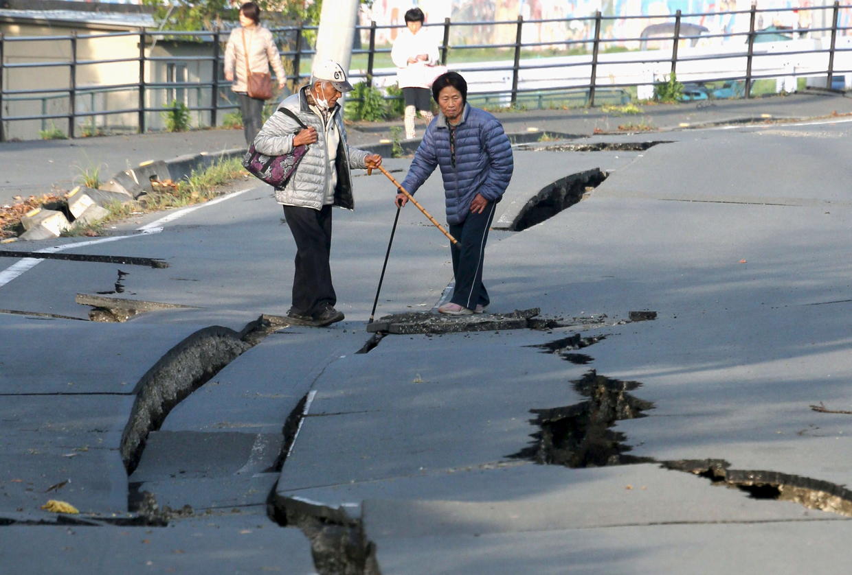 Powerful quakes strike Japan