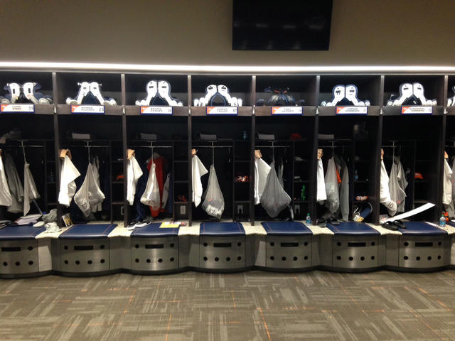 Broncos have two key players go to the locker room with trainers