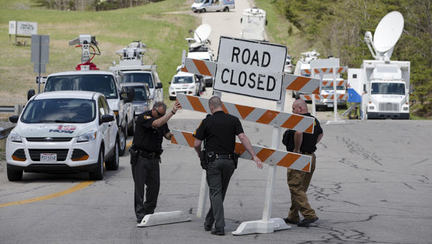 Authorities set up road blocks at the intersection of Union Hill Road and Route 32 at the perimeter of a crime scene April 22, 2016, in Pike County, Ohio. 