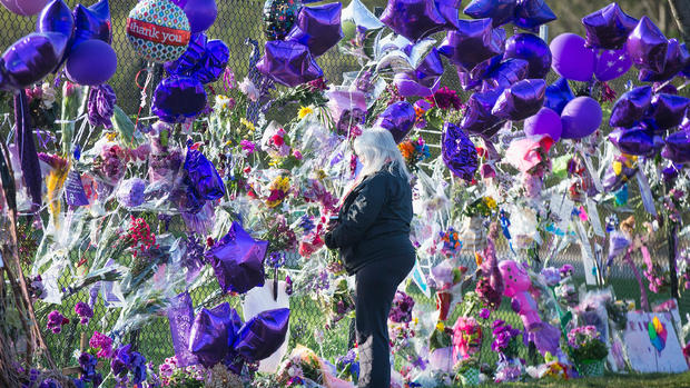 Fan tributes to Prince 