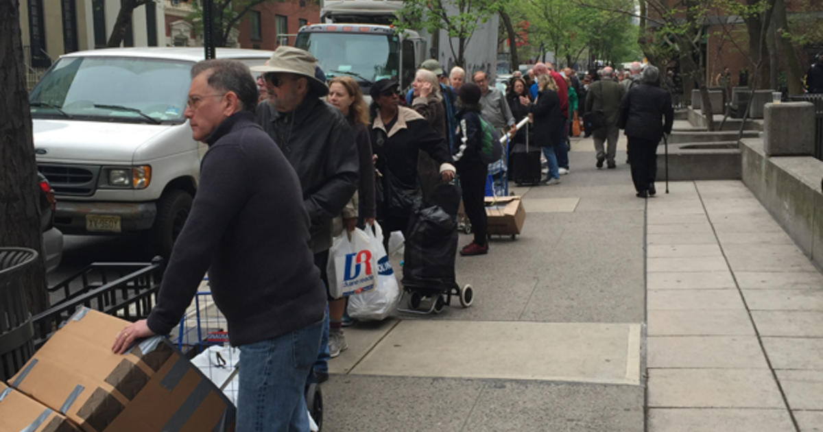 New Yorkers Line Up For Free Document Shredding Event In Midtown CBS