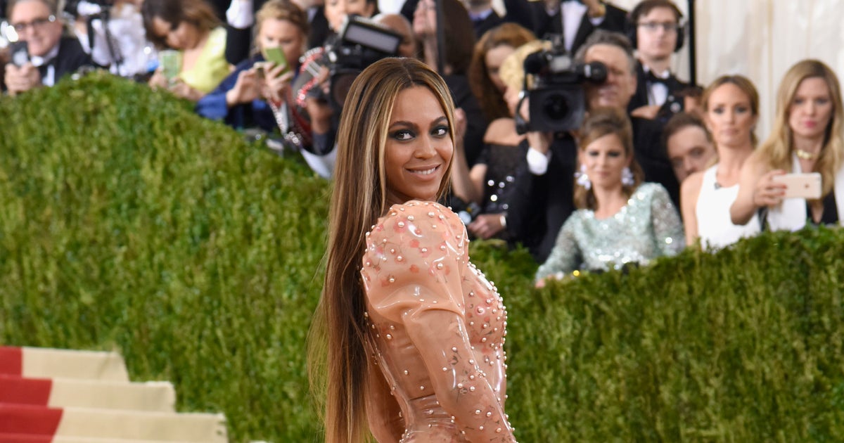 Beyonce helps backup dancer get engaged - CBS News