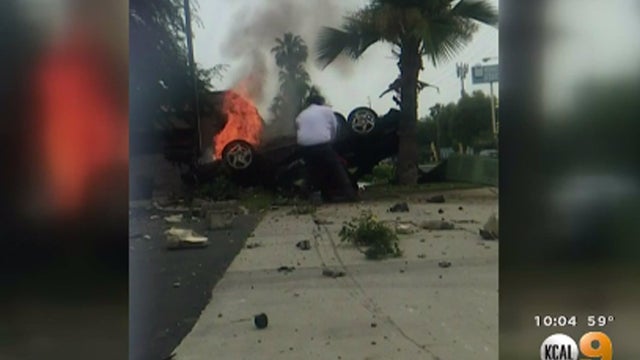flamingcarrescue051116.jpg 