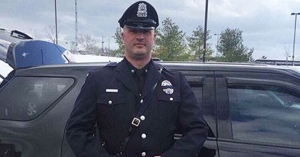 Mass. cop killed during routine traffic stop - CBS News