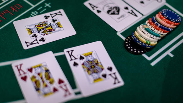 casino-cards.jpg 
