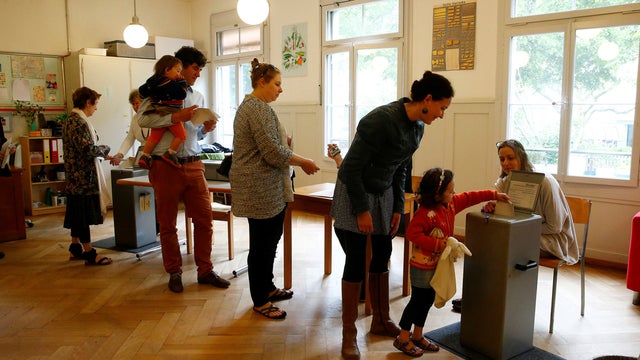 2016-06-05t100236z439029853s1aetidesaaartrmadp3swiss-vote.jpg 