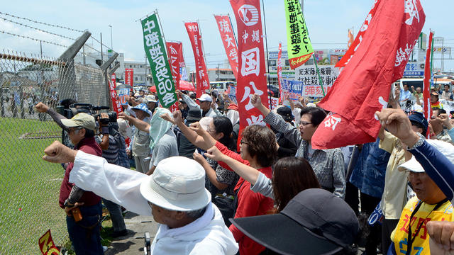 okinawa-protest-getty-533152578.jpg 