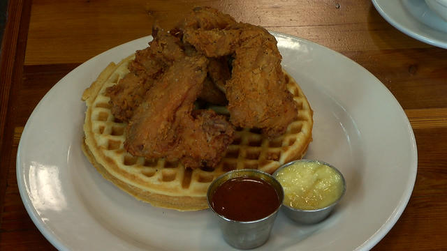 breaking-bread-cafe-chicken-waffles.jpg 