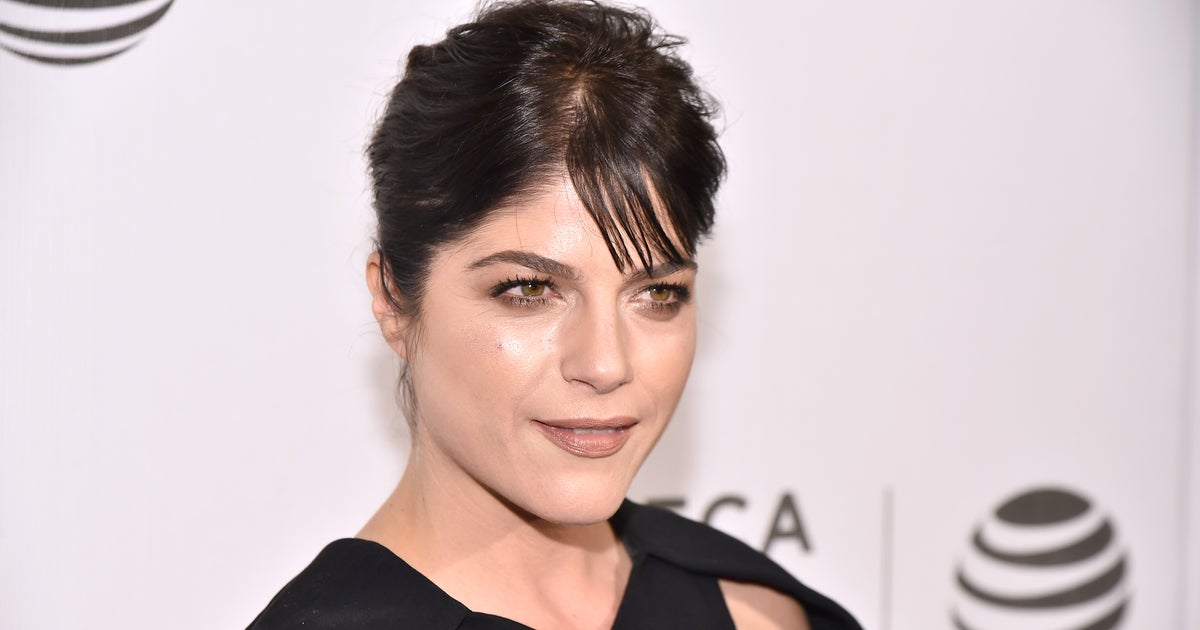Selma Blair apologizes for her erratic inflight behavior CBS News