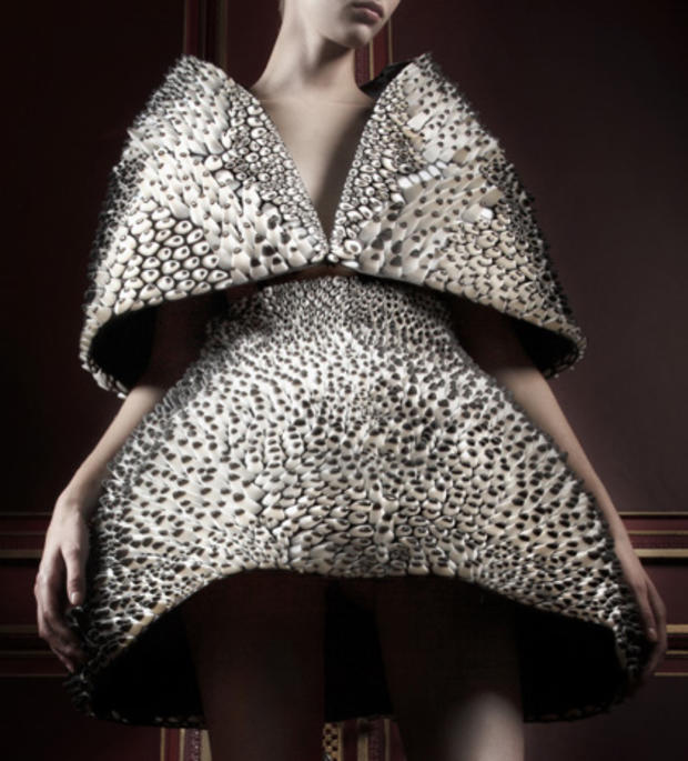 techstyle-anthazoa-cape-and-skirt-voltage-collection-van-herpen-oxman2.jpg 
