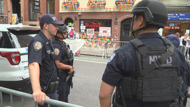 ctm0624nyc-pride-stonewall-inn-nypd.jpg 