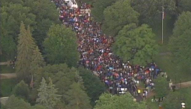 Philando Crowds Outside Governor's Mansion 