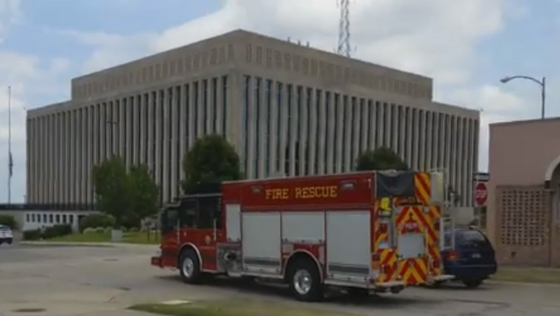 Michigan courthouse shooting 2 bailiffs, suspect dead CBS News