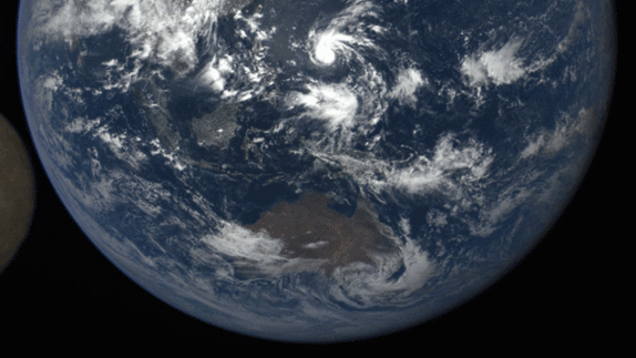moon-photobomb-earth-dscovr.gif 