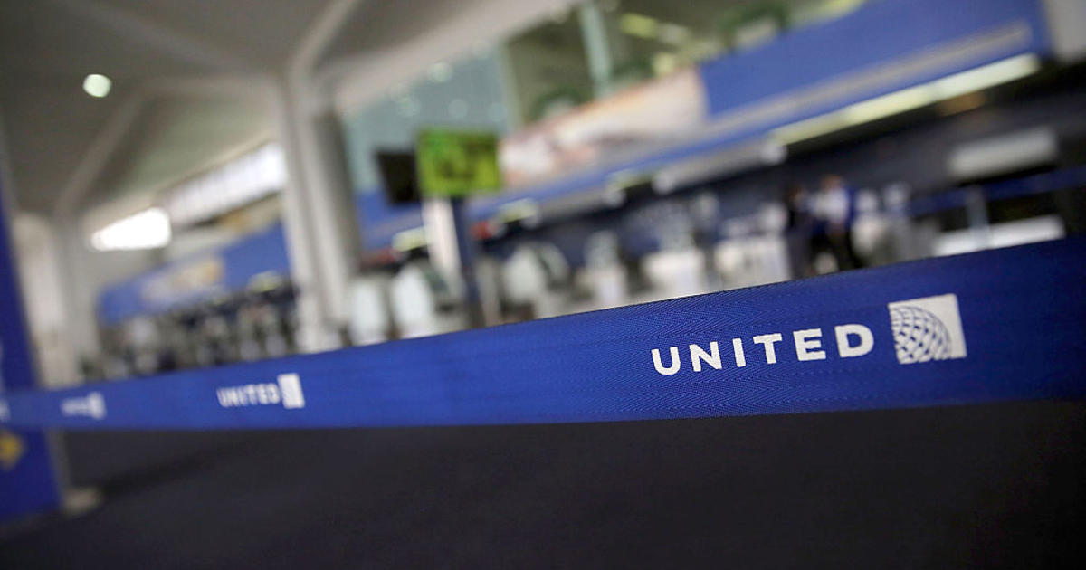 Here's why United Airlines banned girls with leggings from a