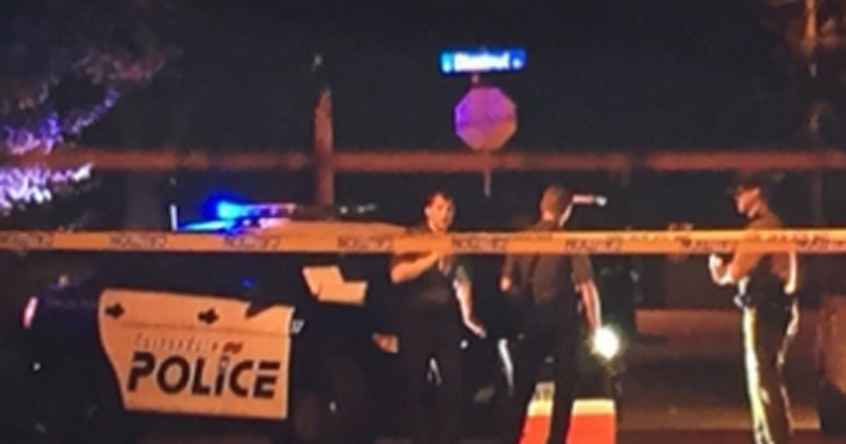 Carbondale, Illinois shooting Gunman sought after police officer shot