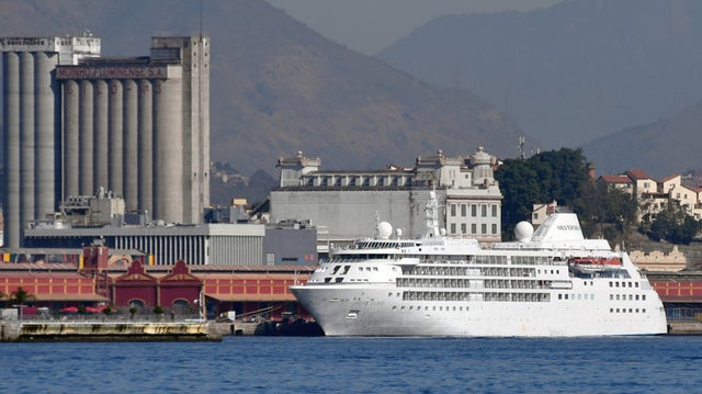 silver-cloud-cruise-ship.jpg 