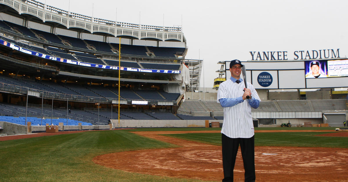 New York Yankees Infielder Mark Teixeira (#25). The Yankees