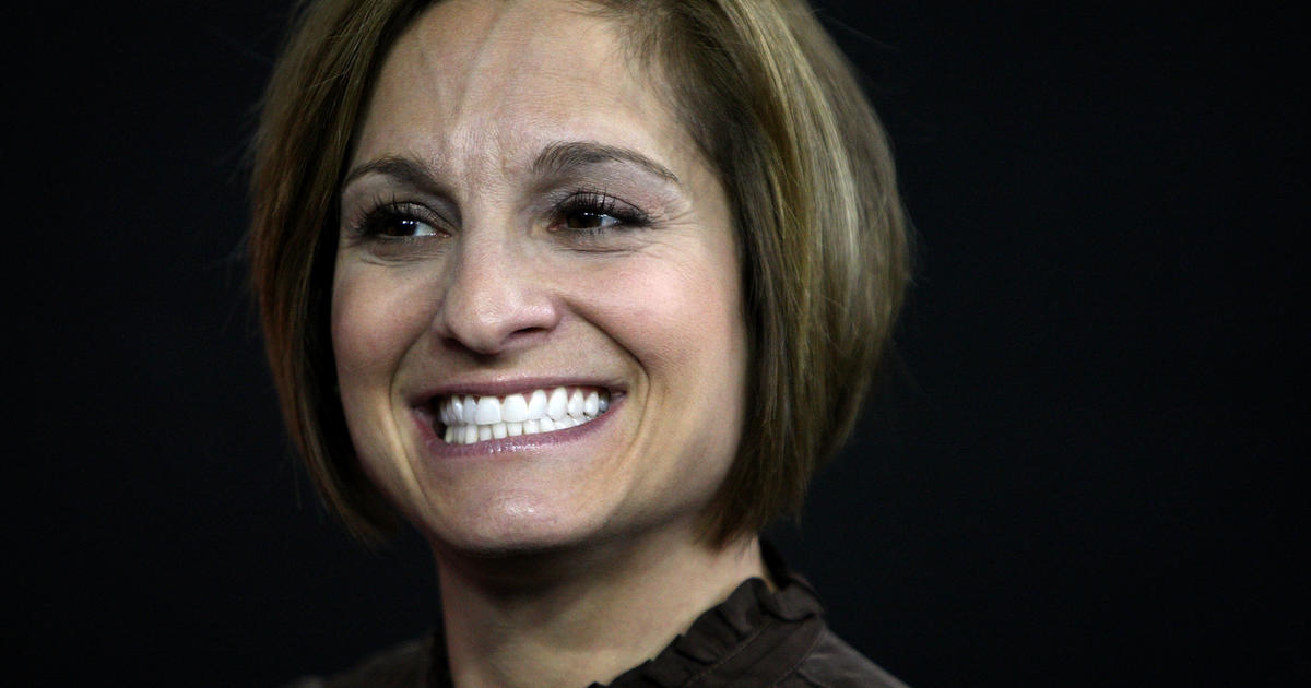 Olympics legend Mary Lou Retton “fighting for her life” in ICU due to pneumonia, daughter says