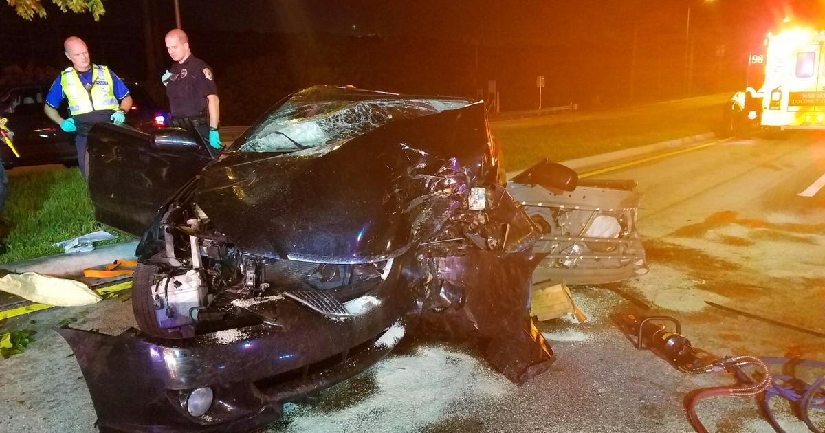 Car Left Mangled With 2 Inside After Rollover Crash Cbs Miami