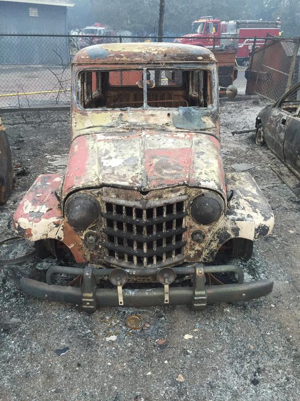 vintage-vehicle-destroyed-in-lower-lake-by-clayton-fire-sean-bennett-twitter.jpg 