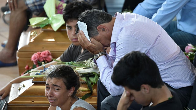 italy-funeral-gettyimages-596241102.jpg 