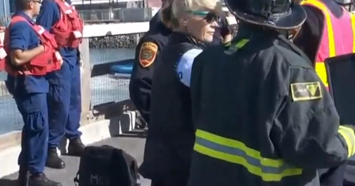 15 kids, 1 adult rescued when boat capsizes in San Francisco Bay - CBS News