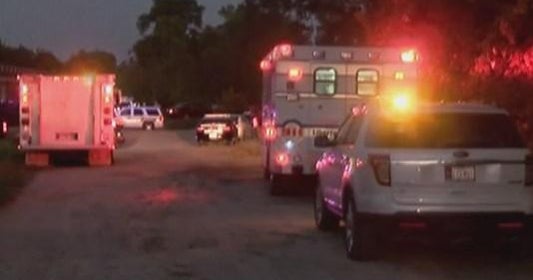 Two killed in Texas while doing stunts in single-engine plane - CBS News