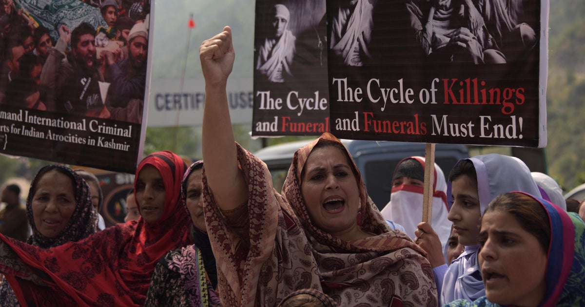 India and Pakistan trade fire over Kashmir border as Pakistani troops ...