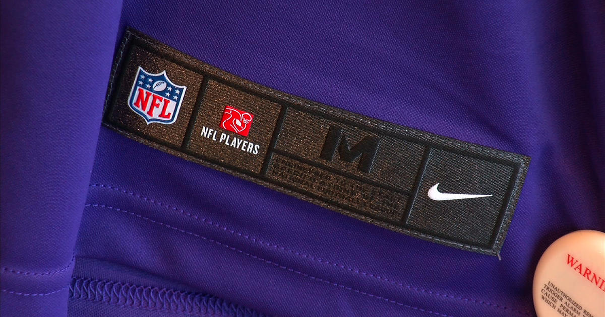 Nike makes the most of its NFL gear with sales to fans