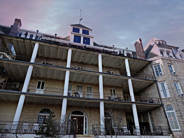 arkansas-crescent-hotel.jpg 