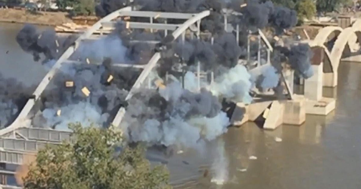 Broadway Bridge Little Rock explosion: Bridge rigged to explosives doesnt explode - CBS News Multiple explosions cant take down... 