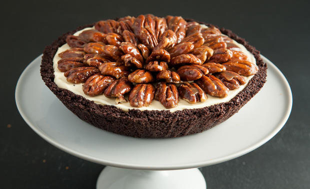 sweet-rose-creamery_brown-sugar-ice-cream-pie-with-buttered-pecans-photo-credit-emily-hart-roth- VERIFIED 