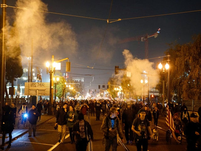 trump-protest-1808265119-s1aeumeygiaa.jpg
