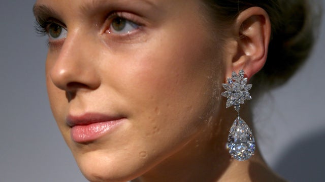 2016-11-15t231829z-1149826073-s1diamond-earrings-jewels.jpg 