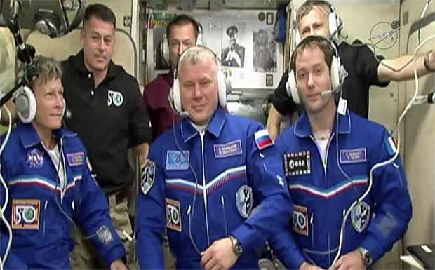 zvezda-module-crew-2016-11-19.jpg 