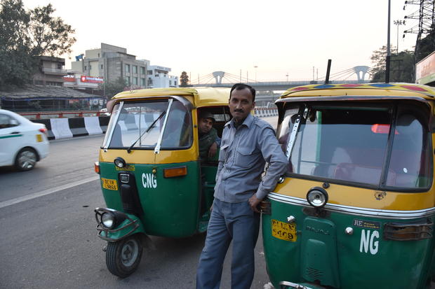 india-rickshaw-cash.jpg 