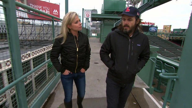 casey-affleck-tracy-smith-fenway-park-boston-620.jpg 