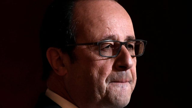 French President Francois Hollande delivers a speech after awarding Olympic and Paralympic athletes the Legion of Honor (Legion d&rsquo;Honneur) at the Elysee Palace in Paris, France, Dec. 1, 2016. 
