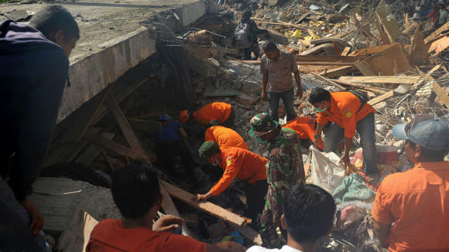indonesian-quake-chaideer-mahyuddin-afp-getty-images.jpg 
