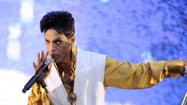 prince performing 