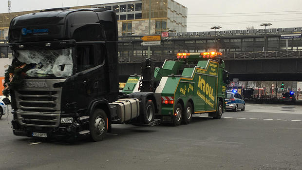 Truck plows into Berlin Christmas market 