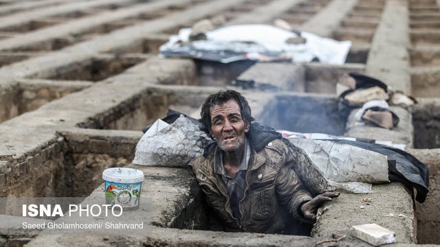 iran-homeless-graves-1.jpg 