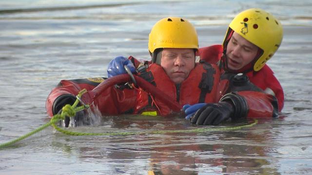 ice-rescue-training-5pkg6789transfer.jpg 