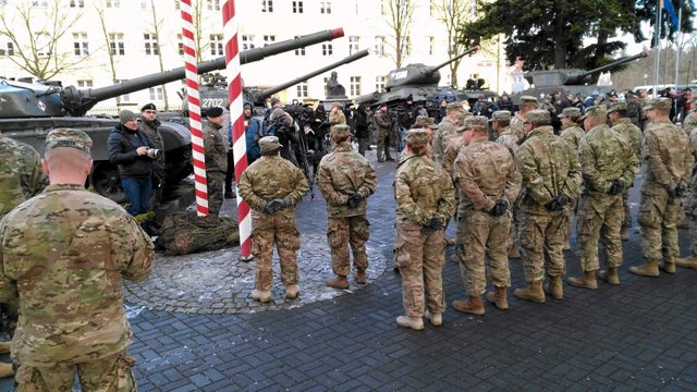 us-troops-poland-zagan-tanks.jpg 