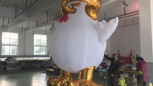 inflatable-rooster-trump-ap-17013403519878.jpg 