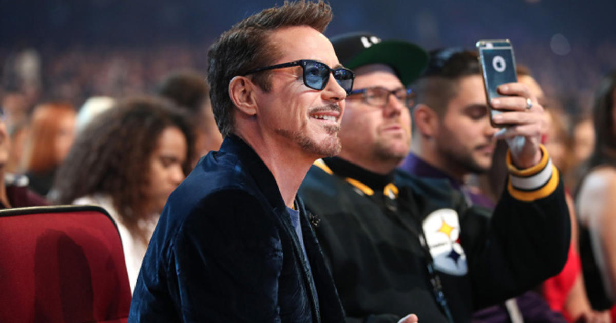 Watch: Robert Downey Jr. Shouts 'Go Steelers' At People's Choice Awards ...