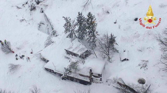 italy-avalanche-hotel.jpg 